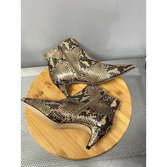 Isaac Mizrahi Highline United Booties Womens size 7.5 Kelcee snakeskin side zip - Picture 4 of 10